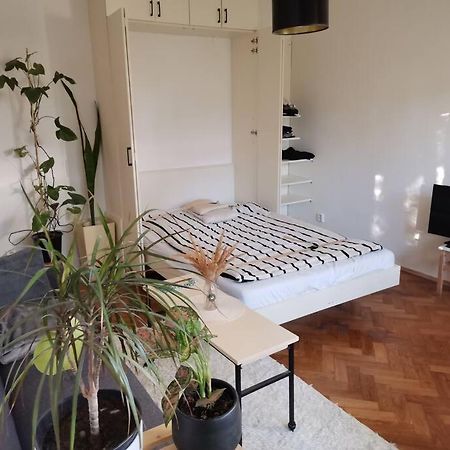 Cozy Studio In The City Centre Near Train Station Bratislava Exterior photo